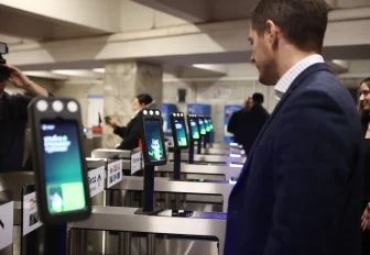 100 тысяч новосибирцев улыбнулись платёжным терминалам в метро