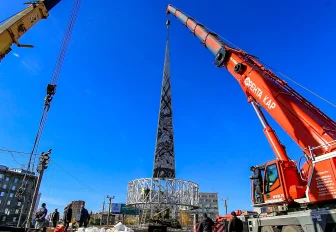 Мединский поздравляет новосибирцев с открытием стелы трудовой доблести