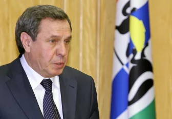 Сенатор Городецкий пришёл с женой на избирательный участок в Новосибирске