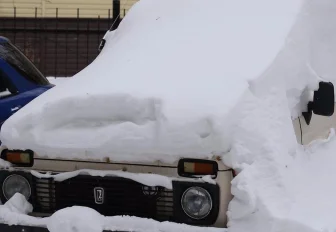Как вытащить машину из сугроба: полезные лайфхаки