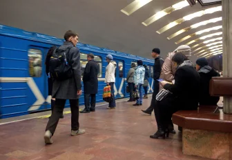 Пятивагонный состав старой модели вышел на линию новосибирского метро