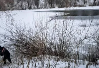 11-летний мальчик ушёл под лёд на реке Ине в Новосибирске (18+)