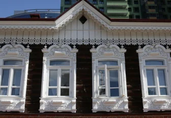 Деревянное кружево Новосибирска: смотрим на изящные резные наличники