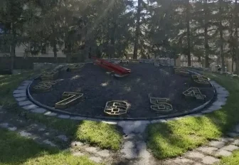 Запустили стрелки на цветочных часах у Дома Ленина в Новосибирске