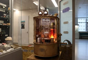 Экспонат в стиле стимпанк для выращивания кристаллов сделали в НГУ