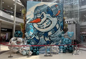 Гигантское панно из воздушных шаров собрали в «Сибирском Молле»