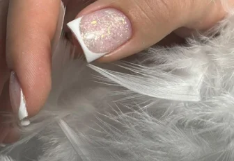 Какой маникюр будет в моде зимой 2025/2026: обзор трендов от салонов