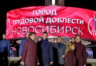 Город трудовой доблести: как и зачем создавали стелу на площади Калинина