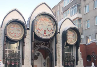 Новосибирская неделя: оттаявший асфальт, дырявая крыша и кукольные актёры