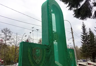 Стало известно, зачем воинский мемориал на Мичурина обтянули сеткой