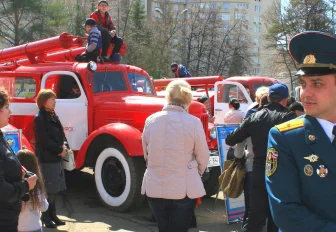 Мэр Анатолий Локоть поздравляет с Днём пожарной охраны