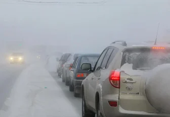 Новосибирских водителей просят отказаться от поездок из-за плохой погоды