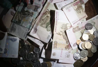 Новосибирцы сняли в кассах 900 миллионов рублей наличными