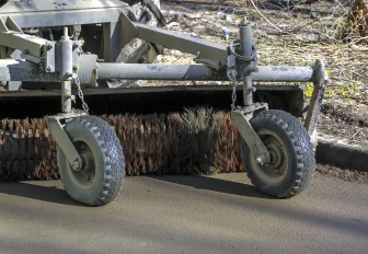 300 тонн грязи собрали с трёх улиц в левобережье Новосибирска