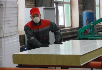 Как в Новосибирске делают сэндвич-панели: фоторепортаж с завода