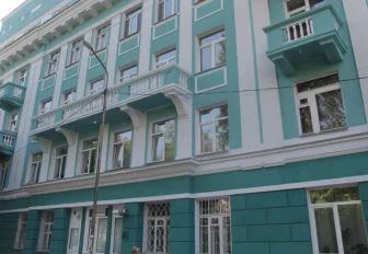 Семилетний ремонт дома-памятника 1938 года завершили на улице Омской