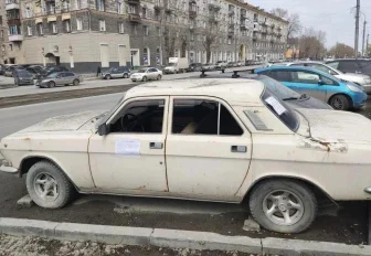 В Новосибирске разыскивают хозяев шести автомобилей: им грозит эвакуация