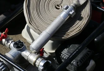 Спецтехнику для тушения пожаров отправили из Новосибирска в ЛНР