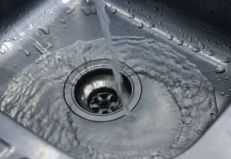 456 проб воды исследовали с начала паводка в Новосибирской области