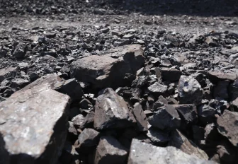 Из-за массовых взрывов породы перекроют дорогу у карьера под Колыванью