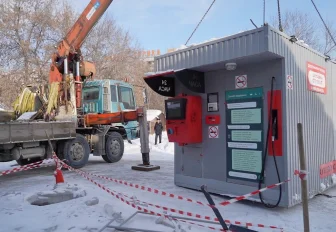 Нелегальный ларёк-автозаправку вывезли с улицы Ударной