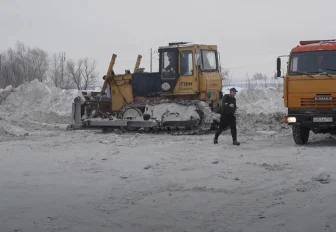 Снегоотвалы заполнены на 80% из-за обильных осадков в Новосибирске