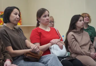 Родителей особенных детей «заземлили» на звуках и запахах в Новосибирске