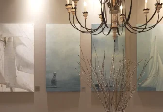 С палубы корабля: столичный художник показал новосибирцам «Ветер свободы»