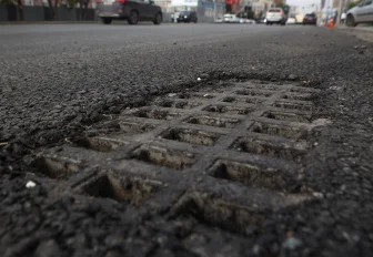 Сотни дефектов обнаружили на гарантийных дорогах Новосибирска