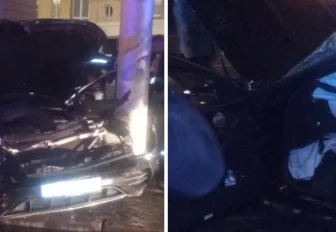 Mercedes впечатался в столб в центре Новосибирска — водитель погиб