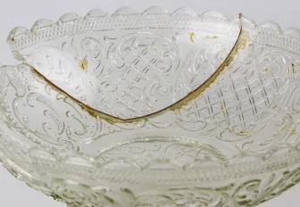 Старинную вазу из лавки купцов восстановили реставраторы в Новосибирске