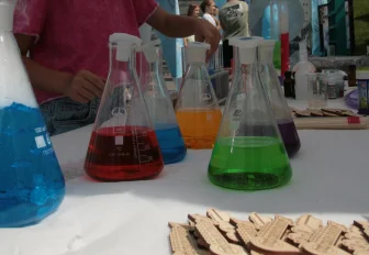 День Оби: яркие опыты показал Горводоканал новосибирцам на набережной