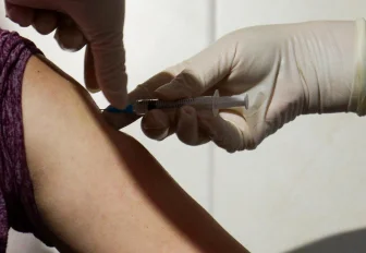 Вакцинацию от коронавируса приостановили в Новосибирской области