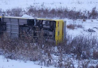 Автобус с пассажирами перевернулся под Новосибирском