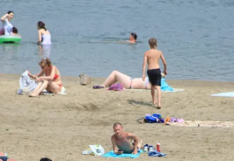 Новосибирцев попросили не отпускать детей гулять у озёр