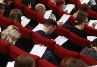 «Тотальный диктант» про любовь написали новосибирцы — фото с площадок