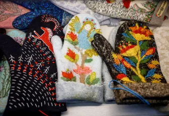 День варежки: как сибирские мастерицы превращают этот аксессуар в искусство