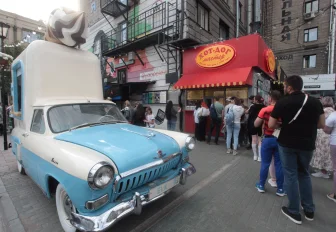 Официальную торговлю фастфудом и шарами развернут 9 мая в Новосибирске