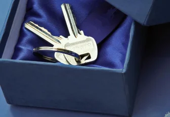 Ещё три «Москвича» и квартиру подарили участникам исторической викторины