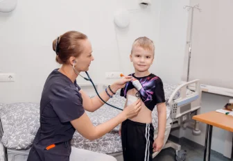 Операция отчаяния: мальчика с опухолью-спрутом спасли в Новосибирске
