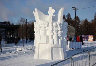 Снежные скульптуры в парке «Арена» начнут убирать в конце недели