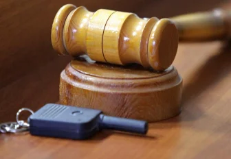 ДОМ.РФ продаст участок с гаражами на берегу Забабурихи под Новосибирском