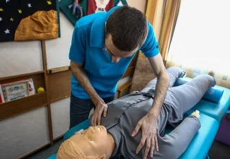 Как научиться правильно оказывать первую помощь