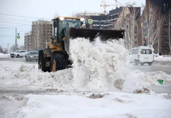 Мэр Кудрявцев: 1050 самосвалов снега за сутки вывезли с улиц Новосибирска
