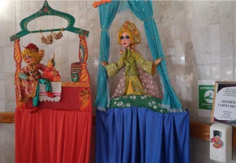 Сказочную экскурсию с ключницей устроил для детей театр кукол