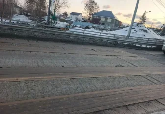 Настил обновили на временном мосту через Тулу в Новосибирске