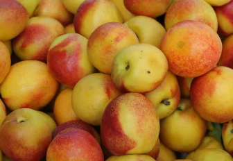 Серийного похитителя персиков задержали в новосибирском супермаркете