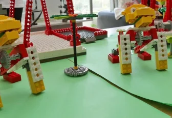 Дети с синдромом Дауна изучают робототехнику в Новосибирске