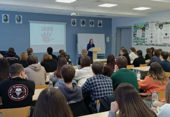 Специалисты мэрии обсудили борьбу с коррупцией со студентами НГУЭУ