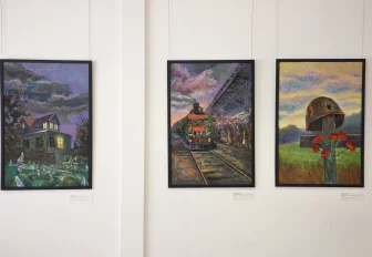 «Цветы Победы»: выставка современных художников о войне проходит в ЦК19